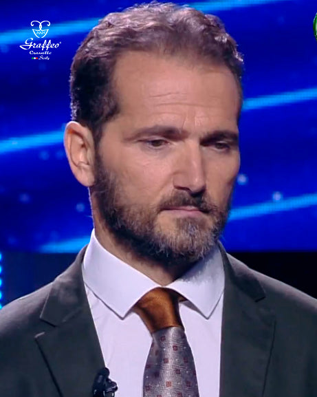 Concorrente di caduta libera che indossa un papillon Graffeo Cravatte