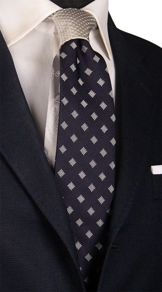 Cravatta Cerimonia Blu Fantasia Grigia Argento Nodo in Contrasto Grigio Argento Made in Italy Graffeo Cravatte