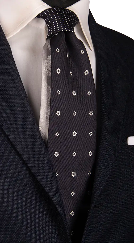 Cravatta Cerimonia Blu Fantasia Grigio Argento Nodo in Contrasto Blu a Pois Grigio Argento Fantasia Made in Italy Graffeo Cravatte