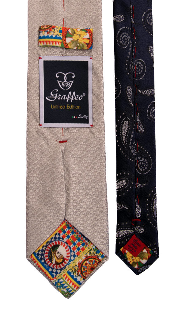 Cravatta Cerimonia Grigio Argento Paisley Nodo in Contrasto Blu Fanatsia Grigio Argento Made in Italy Graffeo Cravatte Pala