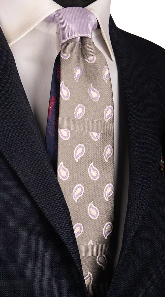 Cravatta Grigia Paisley Lilla Bianco Nodo in Contrasto Glicine Made in Italy Graffeo Cravatte