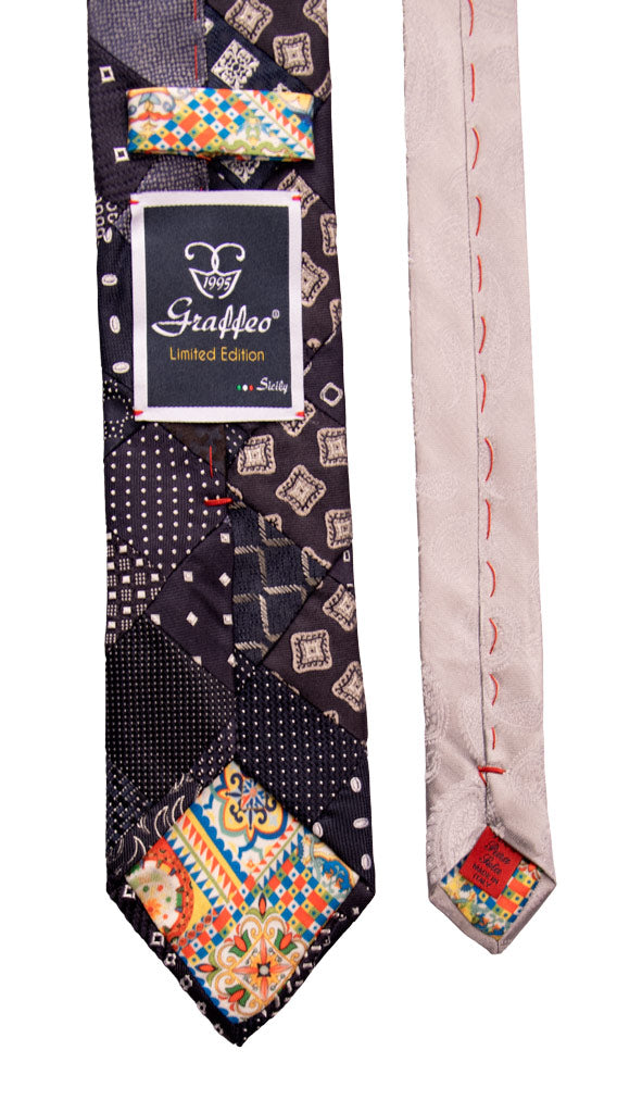 Cravatta Micro Mosaico Patchwork di Seta Blu Fantasia Grigio Argento Made in Italy Graffeo Cravatte Pala