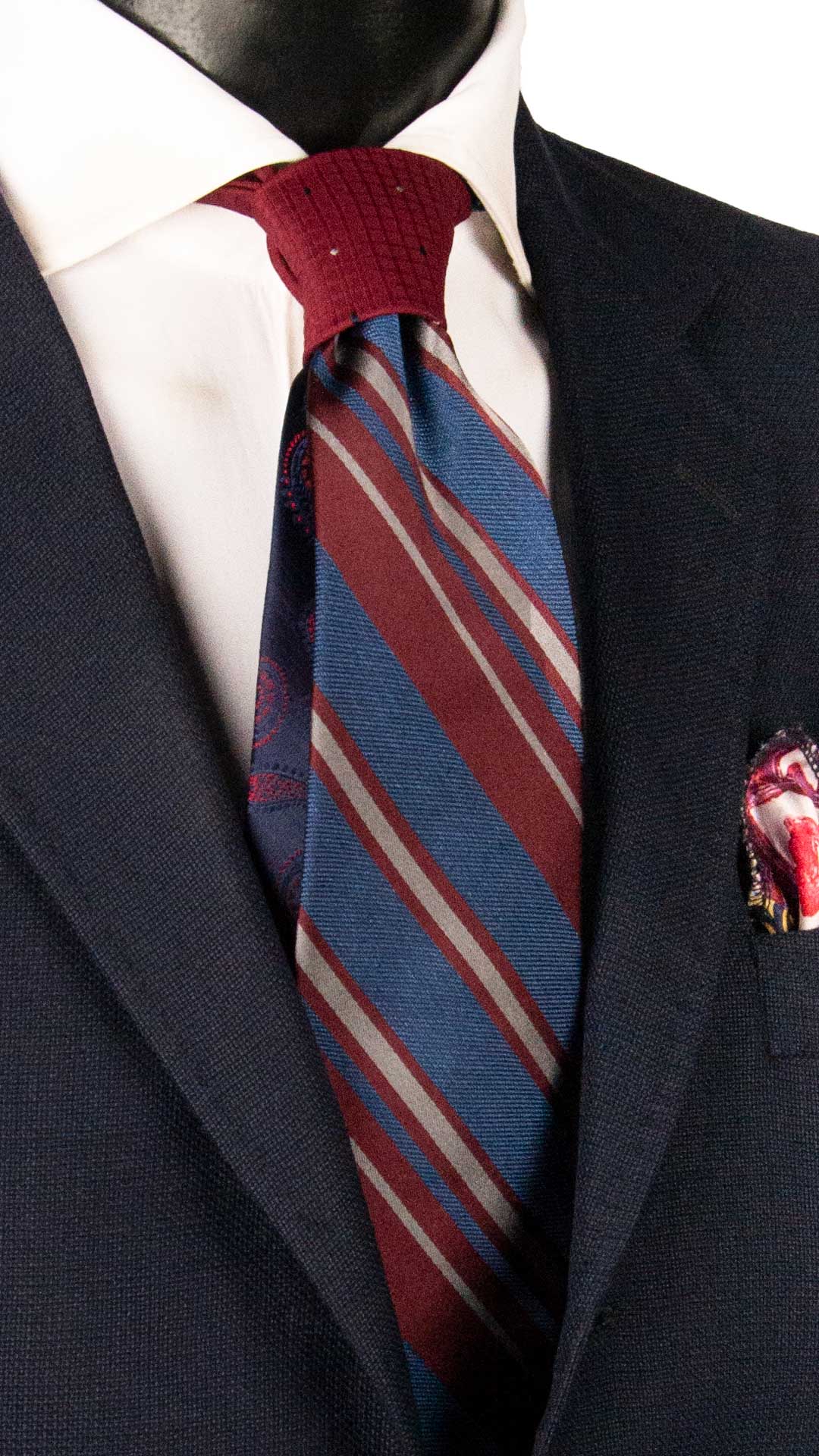 Cravatta Regimental di Seta Blu con Righe Rosse Bianche Nodo in Contrasto Rosso Bordeaux Fantasia Bianca Bluette N3418 Made in Italy Graffeo Cravatte