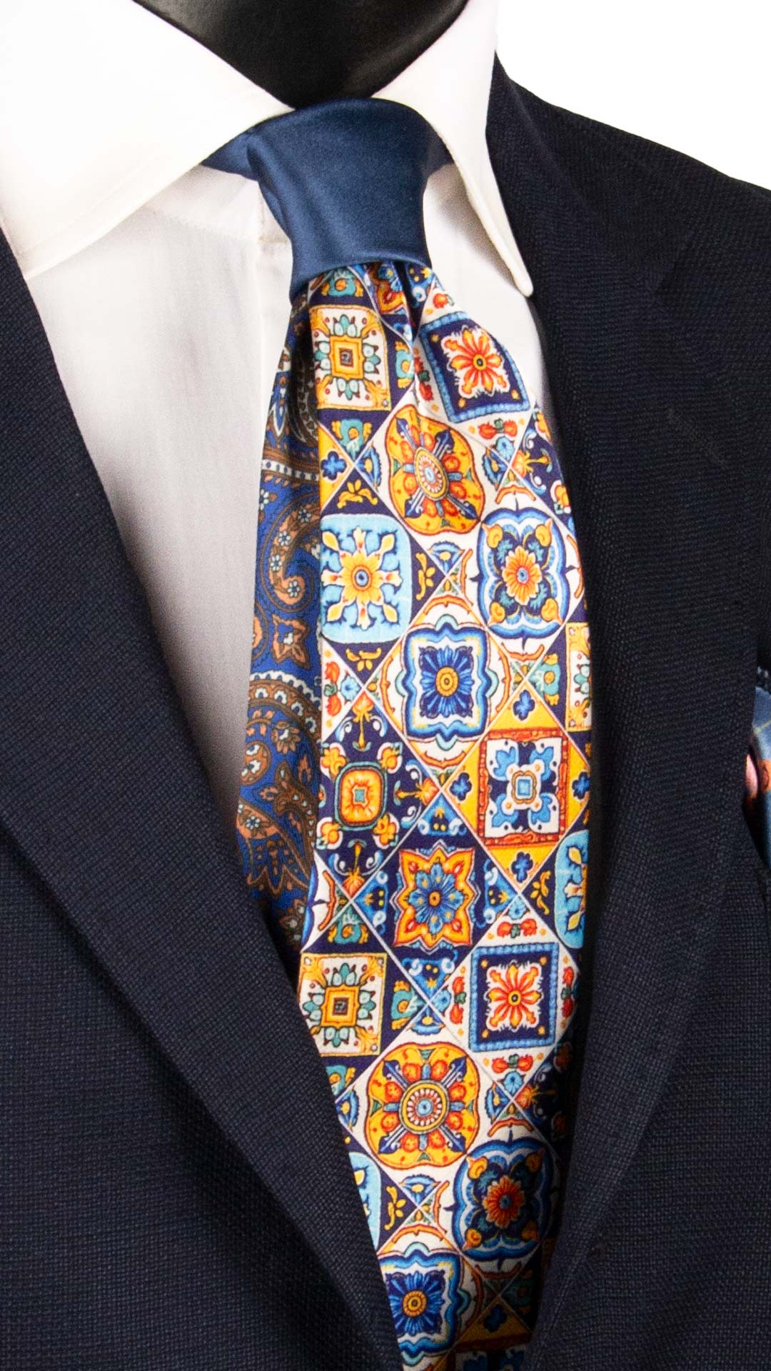 Cravatta Siciliana Stampa di Raso Multicolor con Maioliche Nodo in Contrasto Blu N3229 Graffeo Cravatte Made in Italy