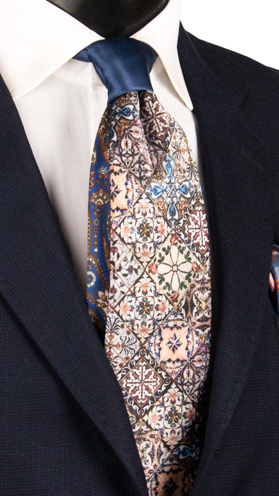 Cravatta Siciliana Stampa di Raso Multicolor con Maioliche Nodo in Contrasto Blu N3234 Graffeo Cravatte Made in Italy