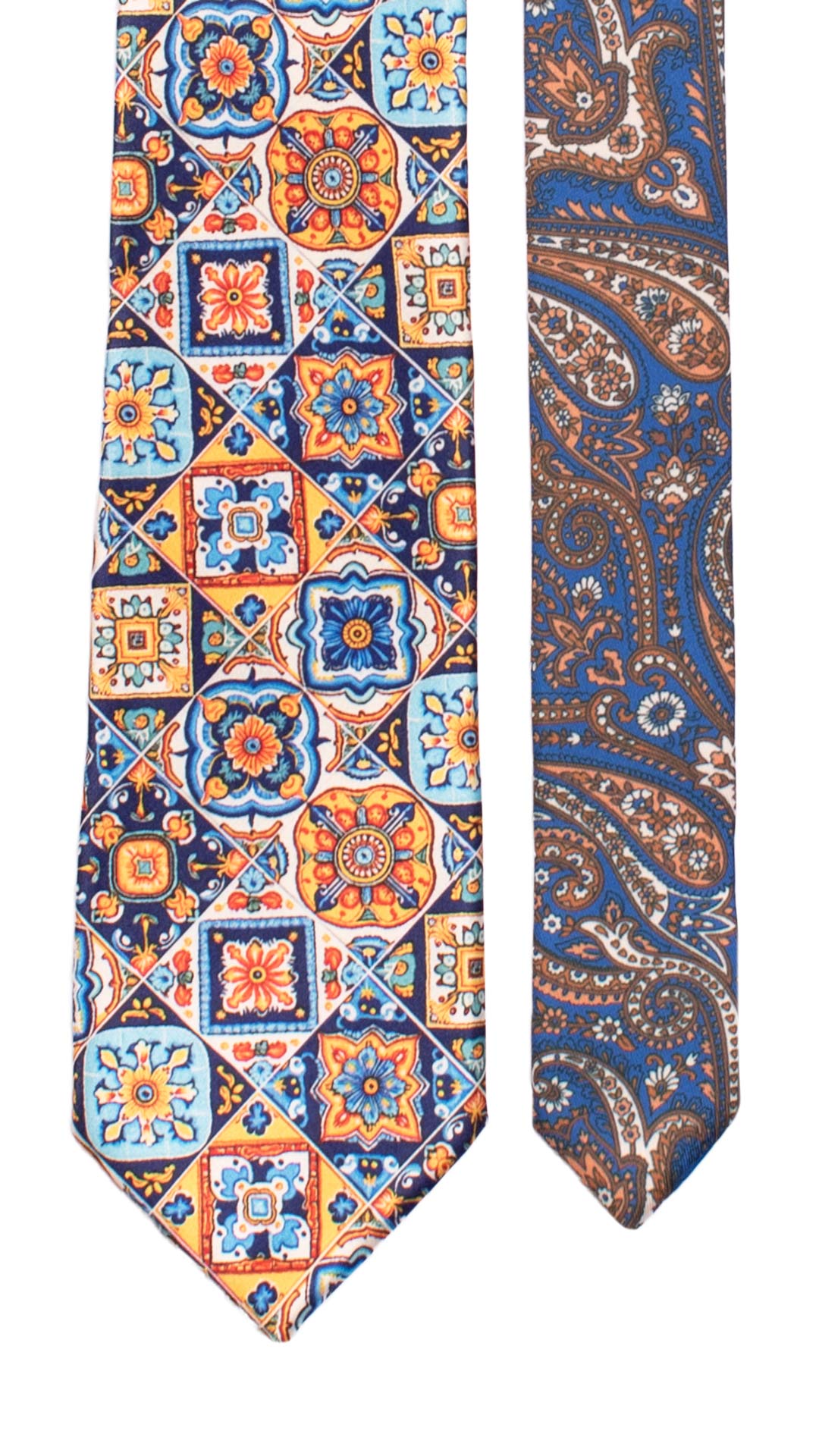 Cravatta Siciliana Stampa di Raso Multicolor con Maioliche Nodo in Contrasto Rosso Arancio N3230 Graffeo Cravatte Made in Italy Pala