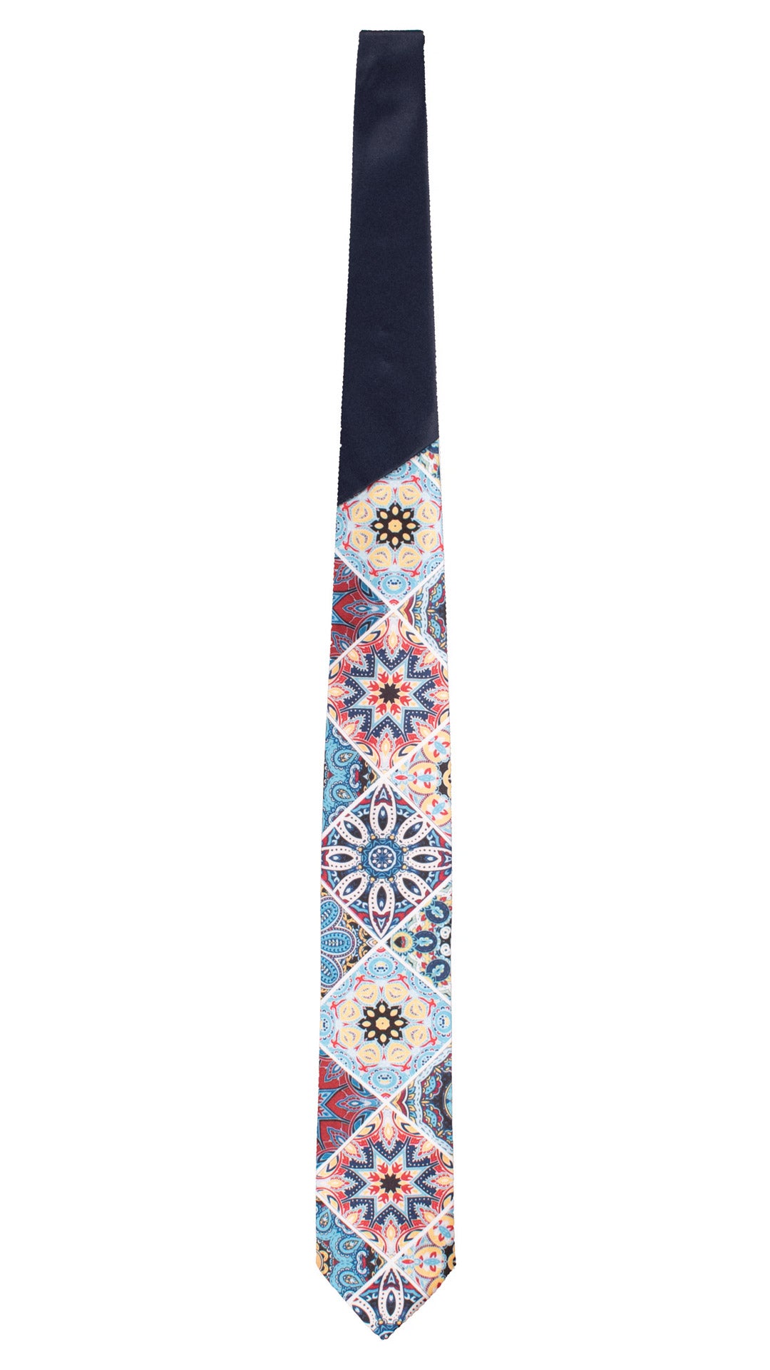 Cravatta Siciliana Stampa di Raso con Maioliche Multicolor Nodo in Contrasto Blu N3511 Made in Italy Graffeo Cravatte Intera