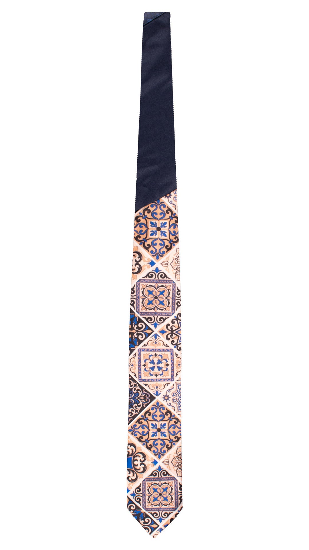 Cravatta Siciliana Stampa di Raso con Maioliche Multicolor Nodo in Contrasto Blu N3513 Made in Italy Graffeo Cravatte Intera