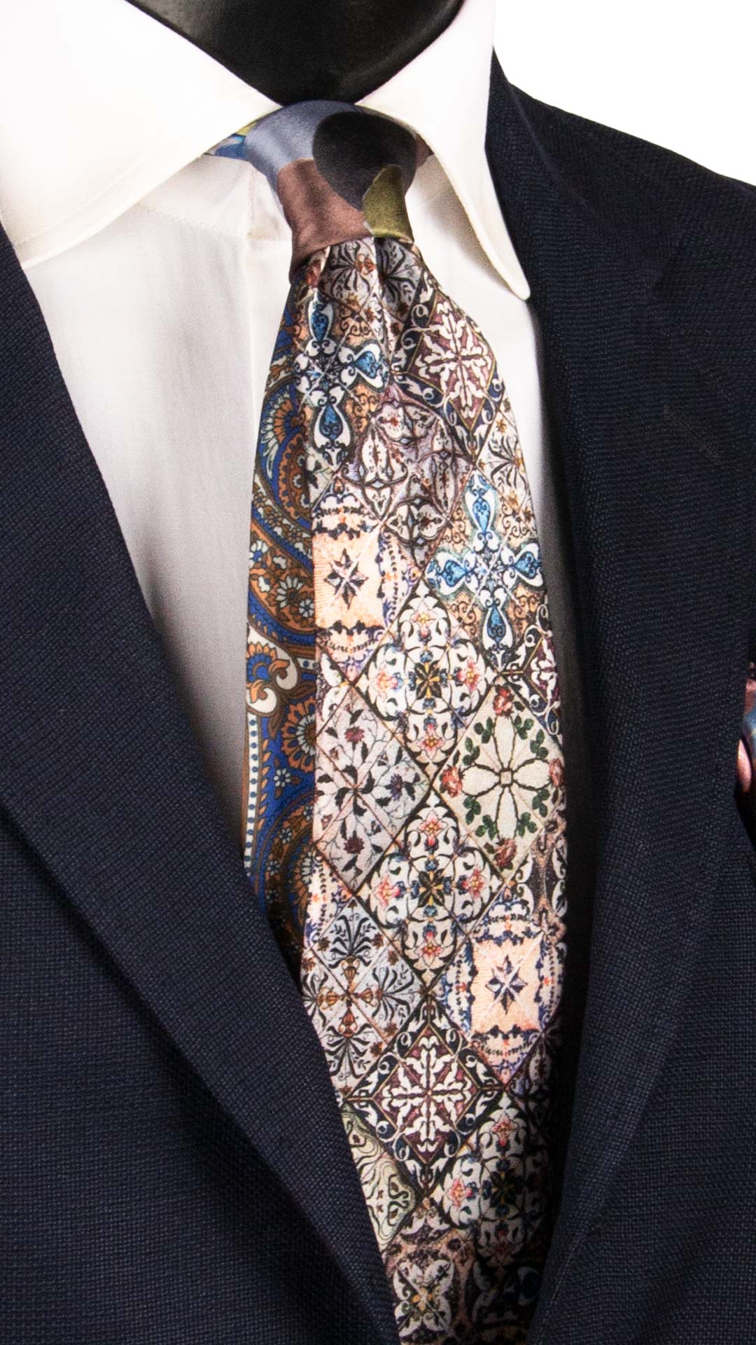 Cravatta Siciliana Stampa di Raso con Maioliche Nodo in Contrasto Fantasia Multicolor N3235 Graffeo Cravatte Made in Italy