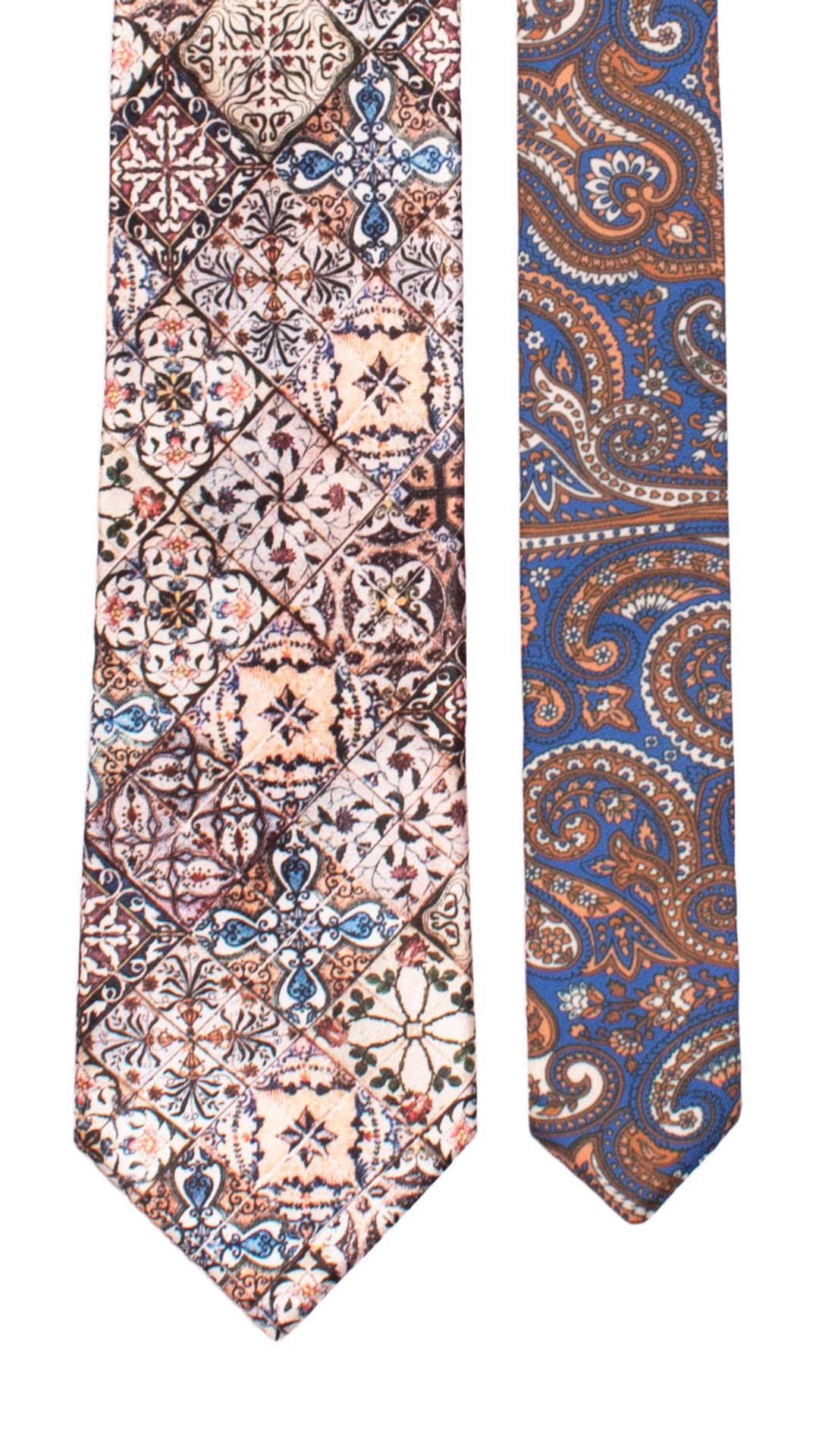 Cravatta Siciliana Stampa di Raso con Maioliche Nodo in Contrasto a Fiori Multicolor N3236 Graffeo Cravatte Made in Italy Pala