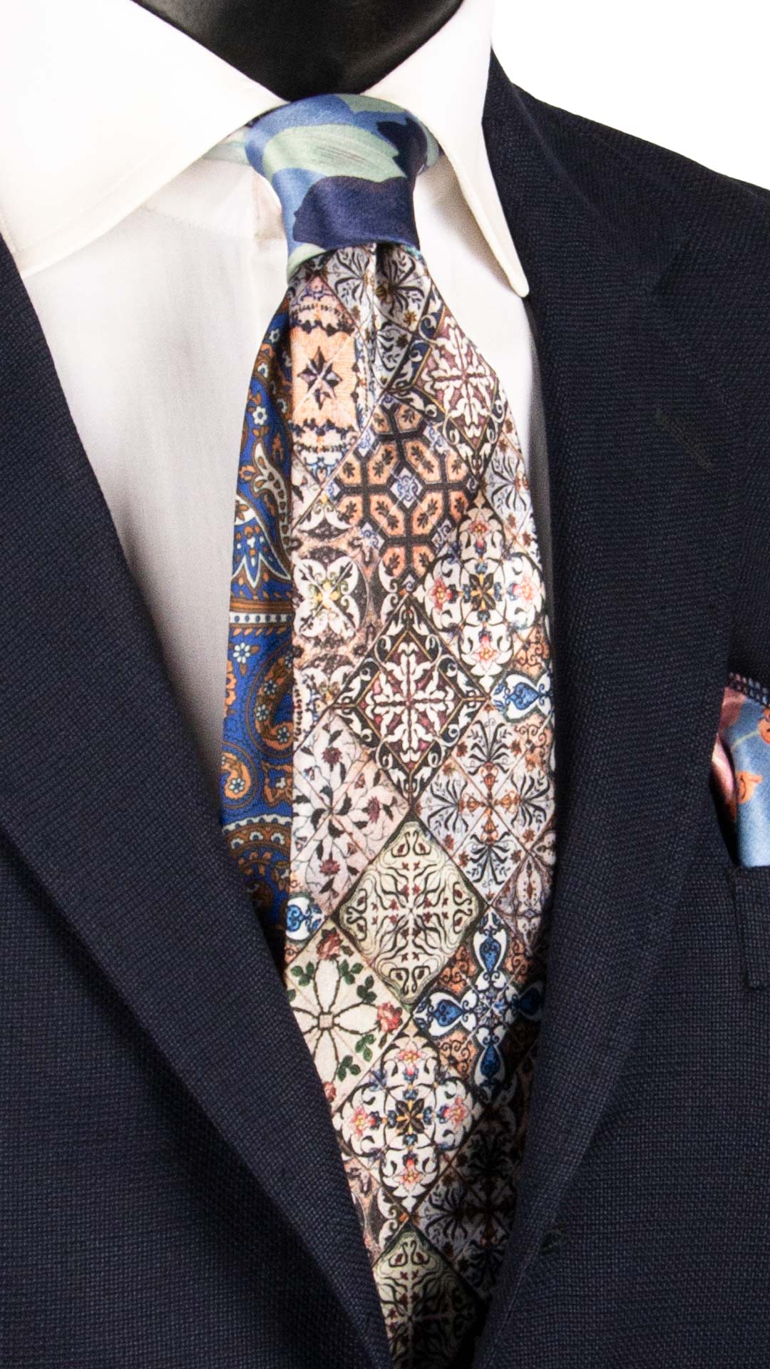 Cravatta Siciliana Stampa di Raso con Maioliche Nodo in Contrasto a Fiori Multicolor N3236 Graffeo Cravatte Made in Italy