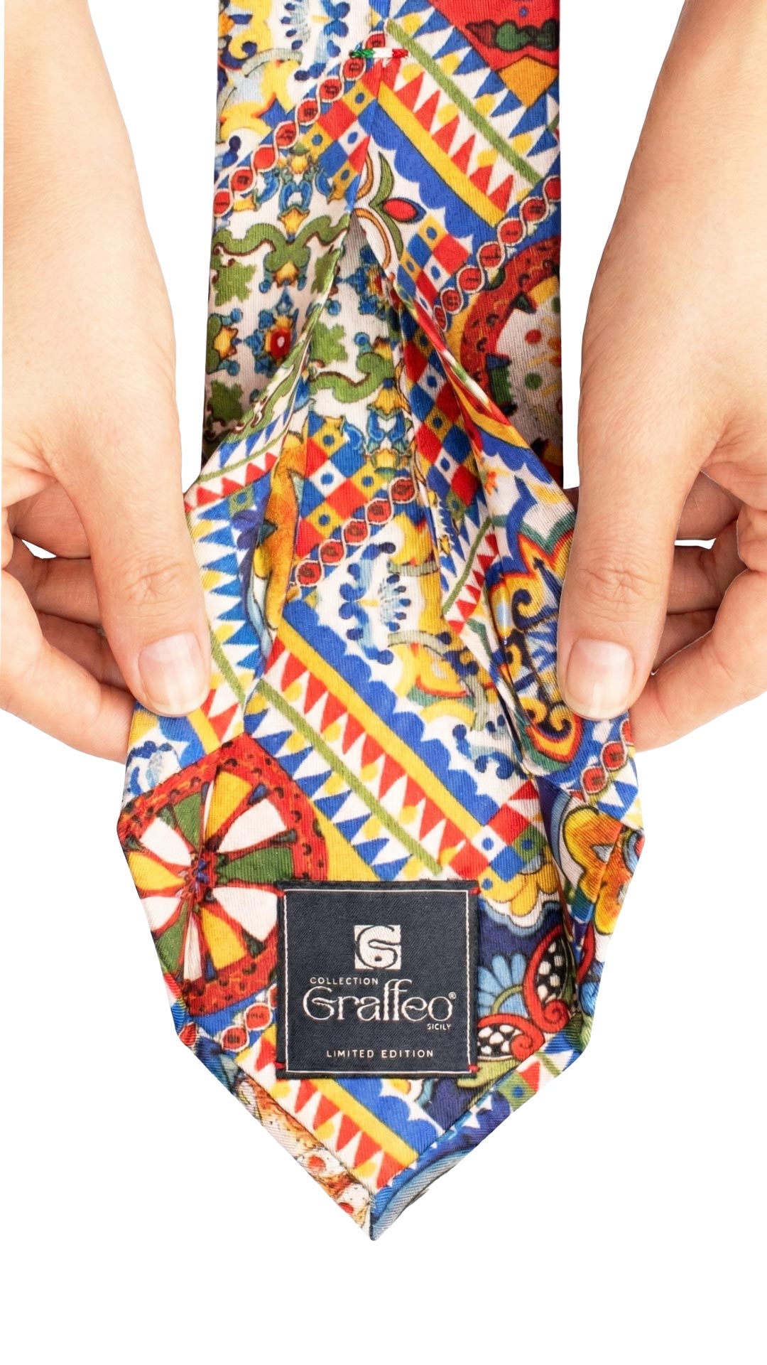 Cravatta Sette Pieghe Siciliana Stampa in Twill di Seta con Maioliche Multicolor 7P550 Made in Italy Graffeo Cravatte Pala