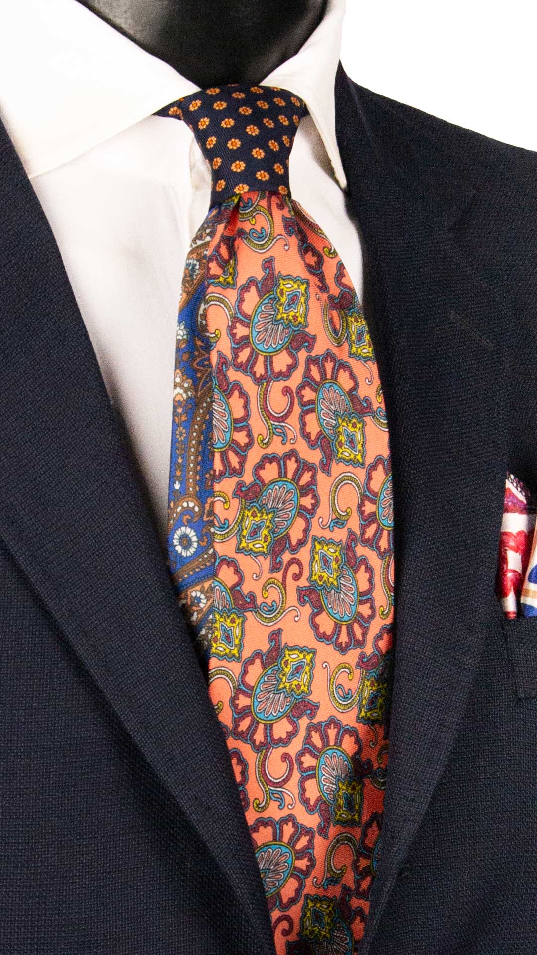 Cravatta Stampa di Seta Rosa Salmone Paisley Multicolor Nodo in Contrasto Blu Notte a Fiori Rosa Salmone N3271 Made in Italy Graffeo Cravatte