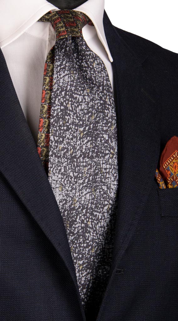 Cravatta Vintage di Seta Jacquard Blu Fantasia Multicolor Con Animali Nodo in Contrasto Made in Italy Graffeo Cravatte