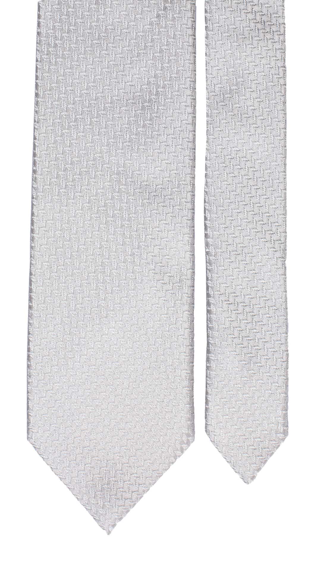 Cravatta da Cerimonia di Seta Grigio Argento Fantasia Bianca CY6297 Dettaglio