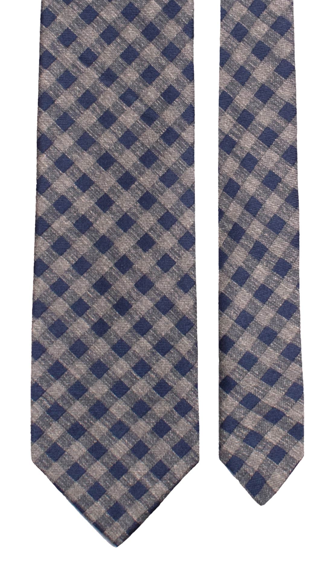 Cravatta di Seta Grigio Antracite a Quadri Blu AN7697 Made in Italy Graffeo Cravatte Pala