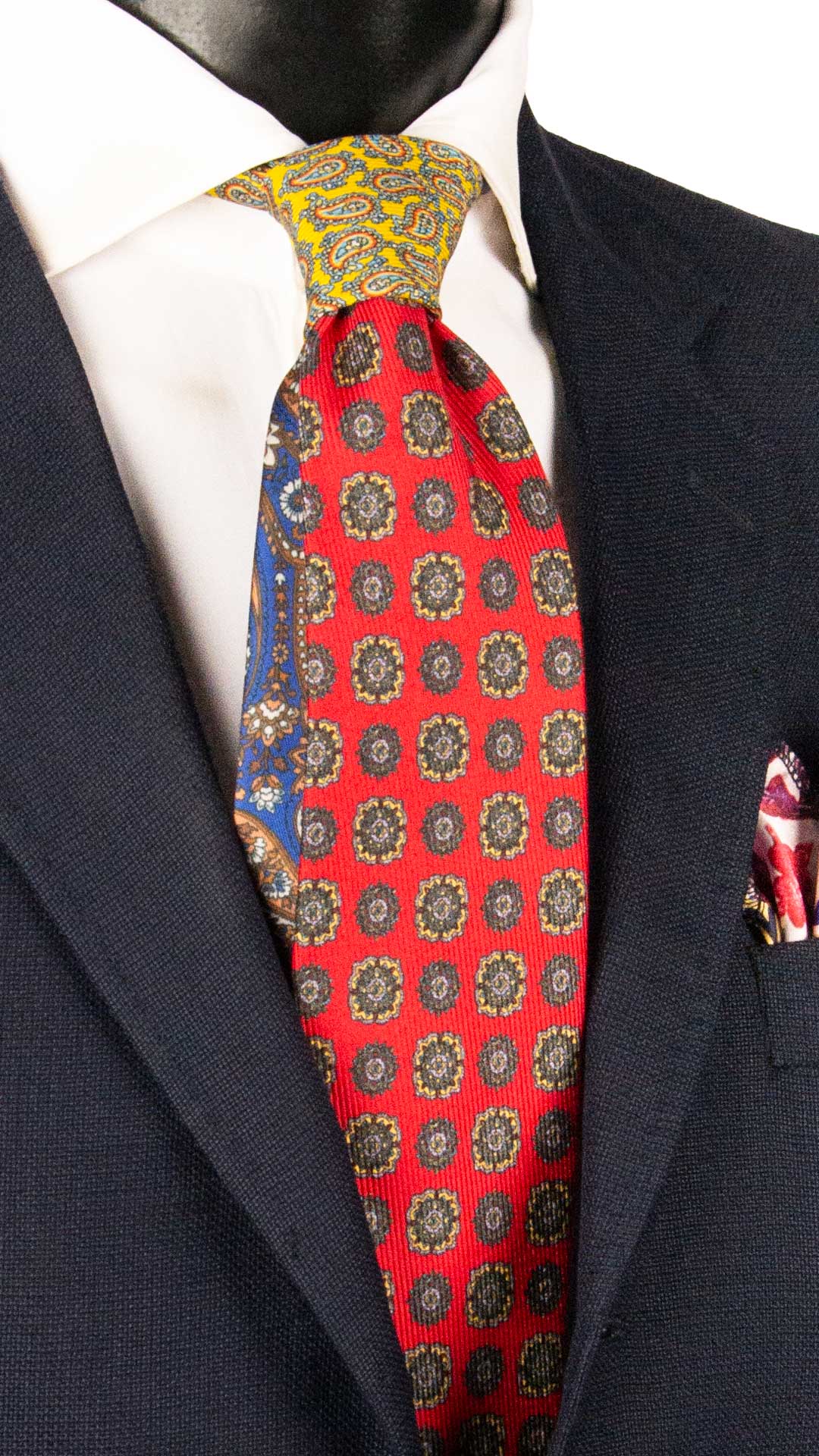 Cravatta in Saia di Seta Rossa Fantasia Multicolor Nodo in Contrasto Giallo Paisley Multicolor N3448 Made in Italy Graffeo Cravatte
