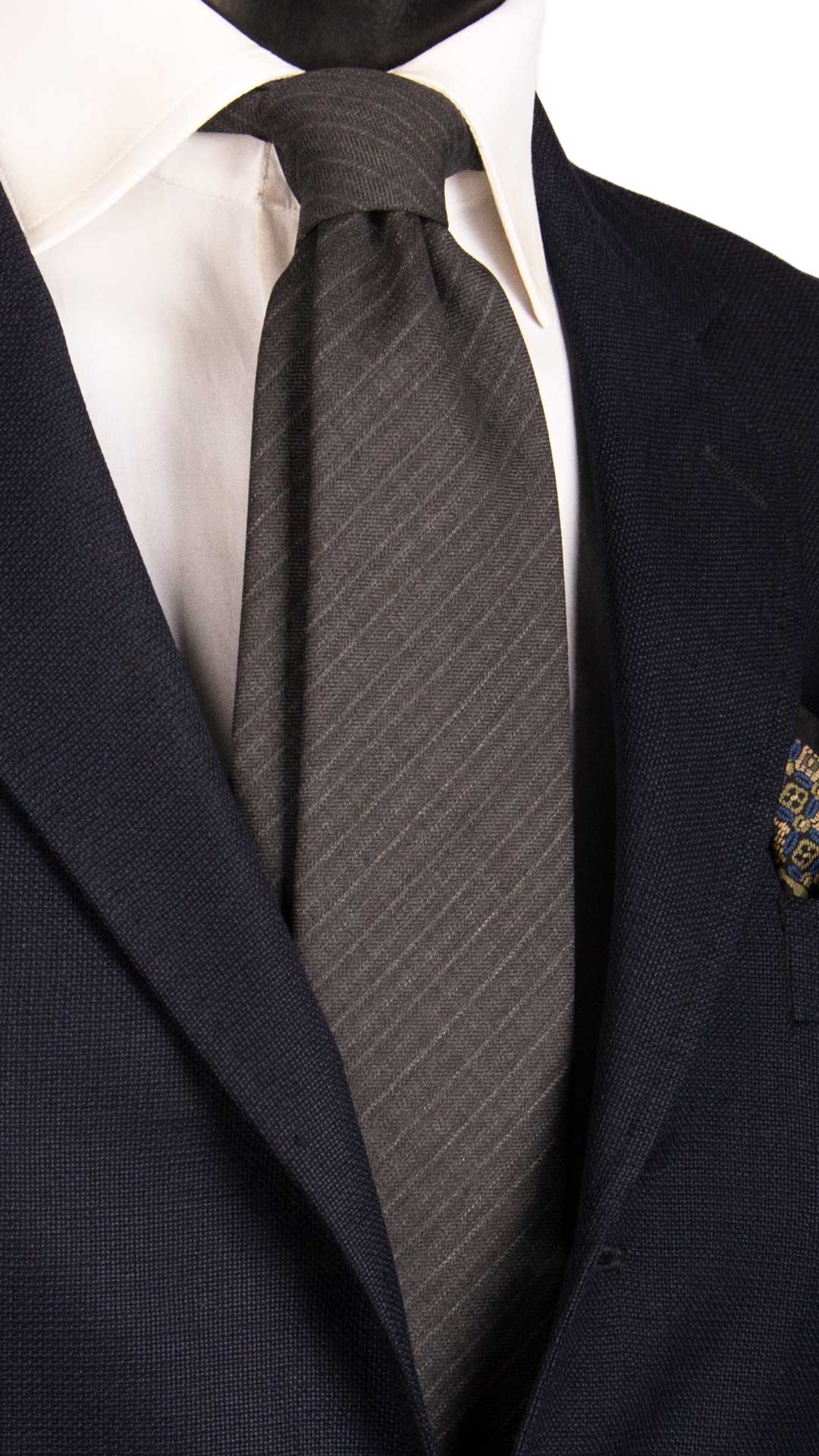 Cravatta-Regimental-in-Lana-Seta-Grigia-con-Righe-Tono-su-Tono- L980