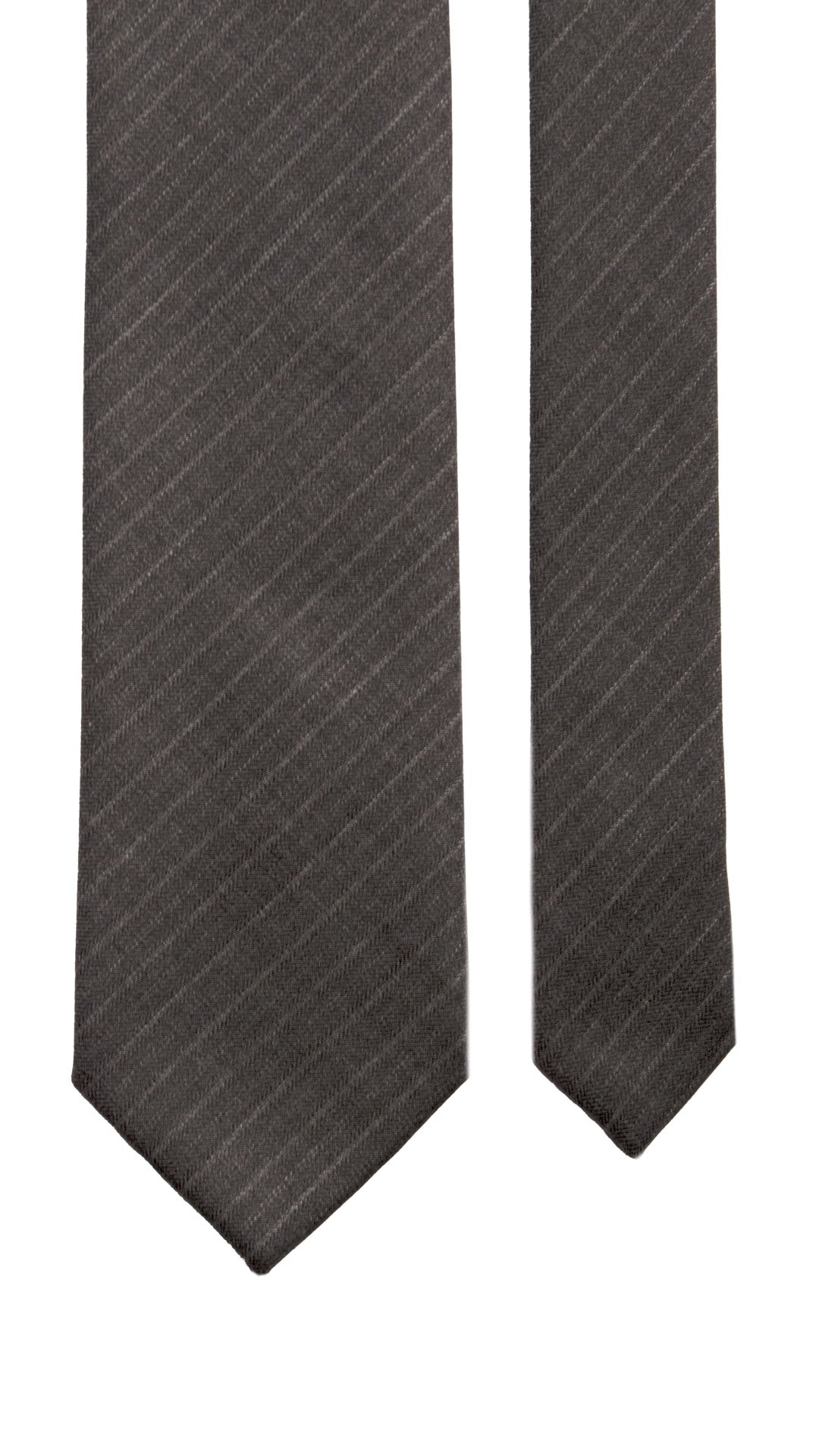 Cravatta-Regimental-in-Lana-Seta-Grigia-con-Righe-Tono-su-Tono- L980
Pala