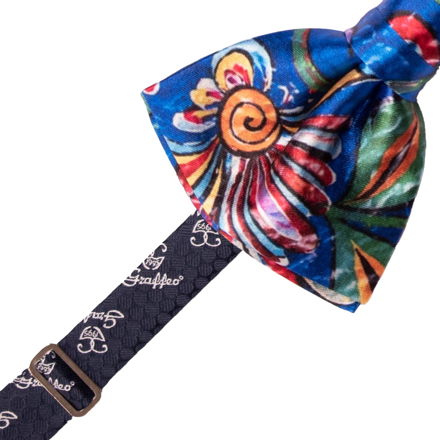 Papillon Annodato Siciliano Stampa di Raso Bluette Fantasia Multicolor PS267 Made in Italy Graffeo Cravatte Pre-Tied