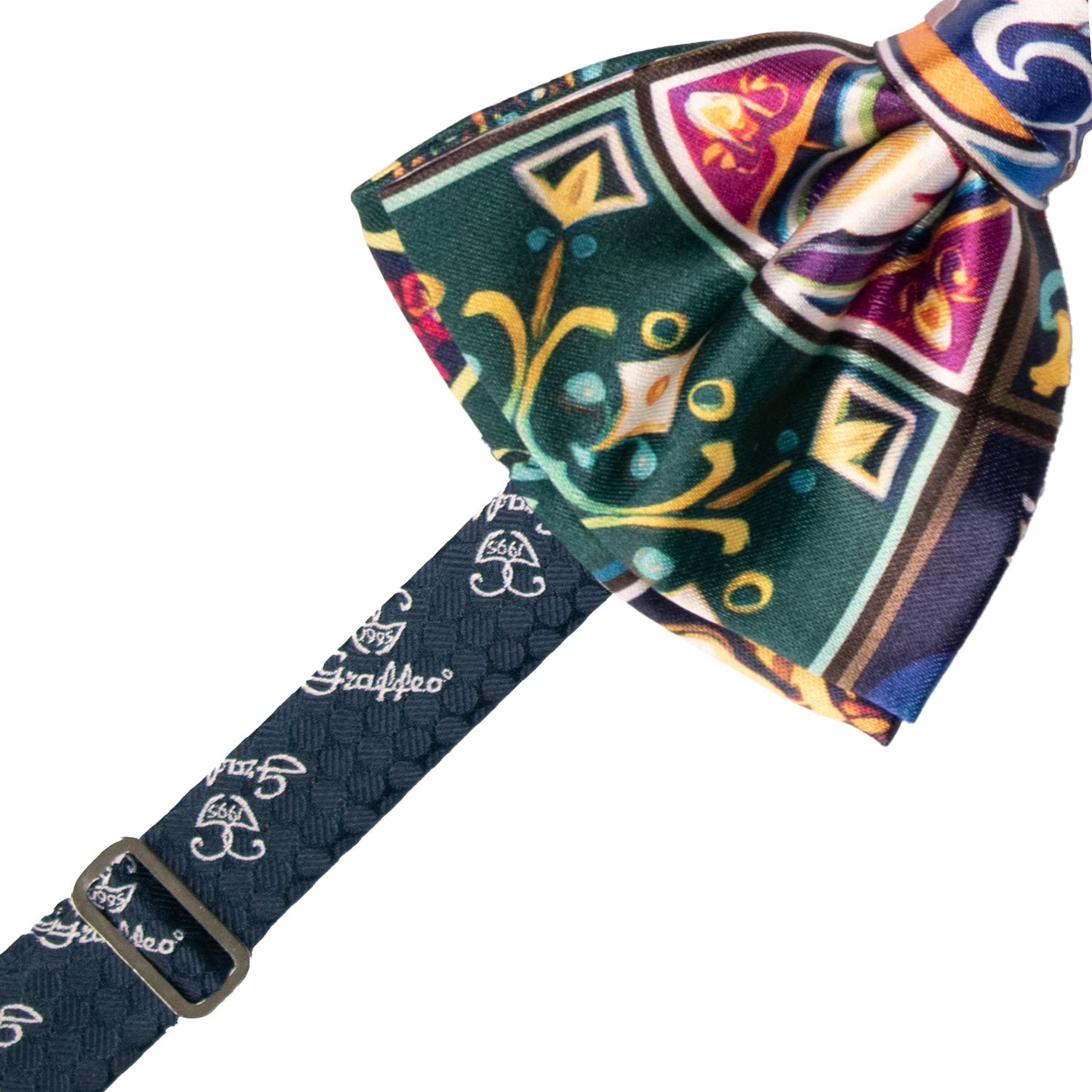 Papillon Annodato Siciliano Stampa di Raso con Maioliche Multicolor PS251 Made in Italy Graffeo Cravatte Pre-Tied