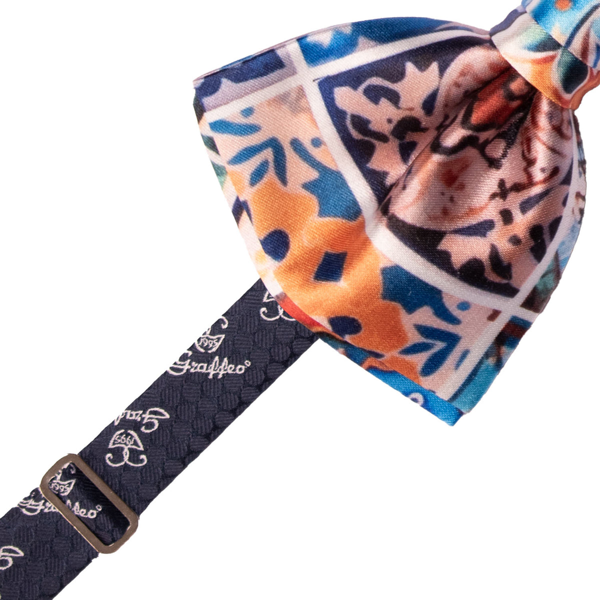Papillon Annodato Siciliano Stampa di Raso con Maioliche Multicolor PS343 Made in Italy Graffeo Cravatte Pre-Tied