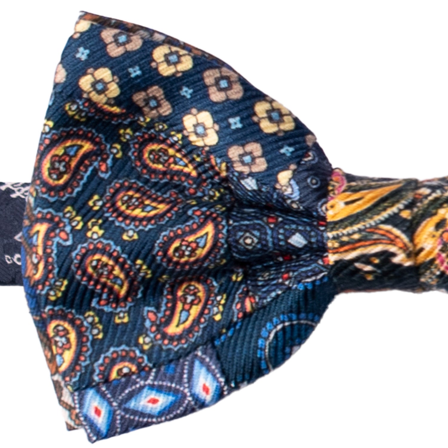 Papillon Annodato Vintage Patchwork Stampa di Seta Fantasia Multicolor PATCH1135 Made in Italy Graffeo Cravatte Dettaglio