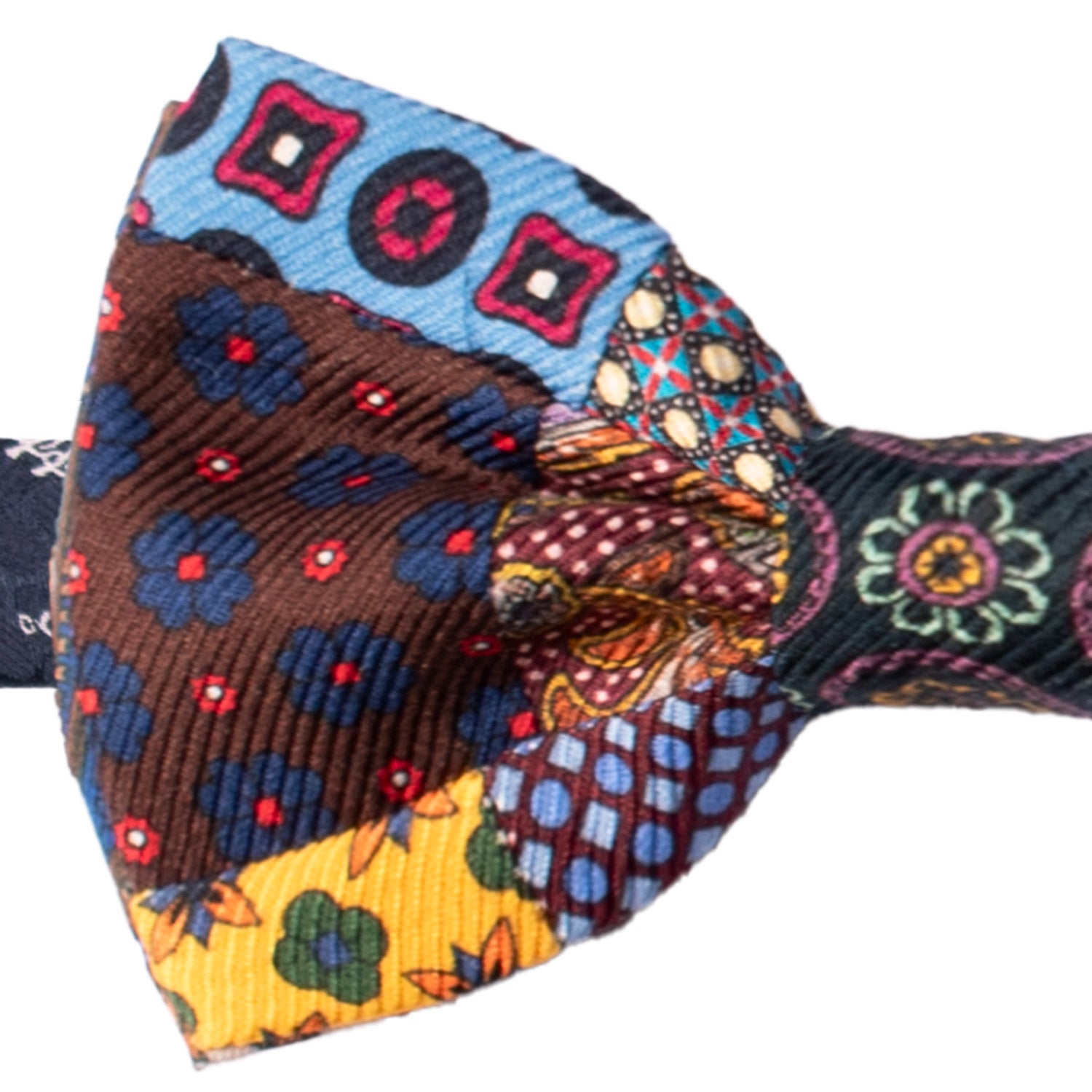 Papillon Annodato Vintage Patchwork Stampa di Seta Fantasia Multicolor PATCH1132 Made in Italy Graffeo Cravatte Dettaglio