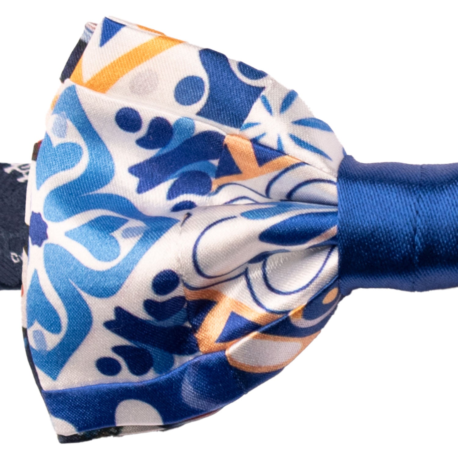 Papillon-Siciliano Annodato Vintage Patchwork di Raso Bianco con Maioliche Giallo Ocra Blu PATCH1215 Made in Italy Graffeo Cravatte Dettaglio