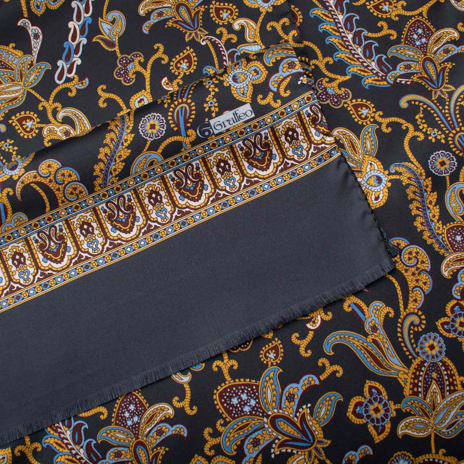 Sciarpa-ad-una-Foglia-di-Seta-Blu-Paisley-Giallo-Celeste-Bordeaux-SF44
Dettaglio