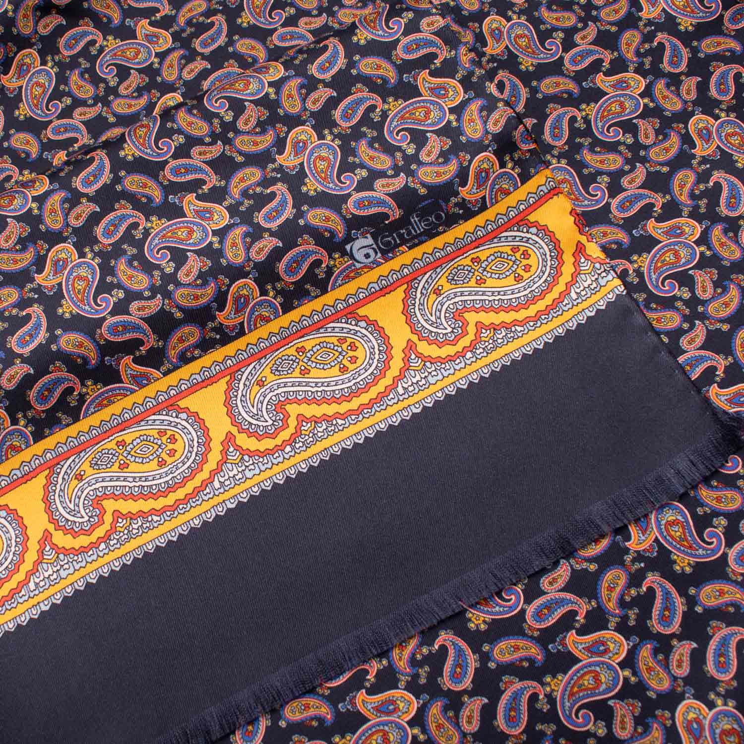 Sciarpa-ad-una-Foglia-di-Seta-Blu-Paisley-Multicolor-SF30
Dettaglio