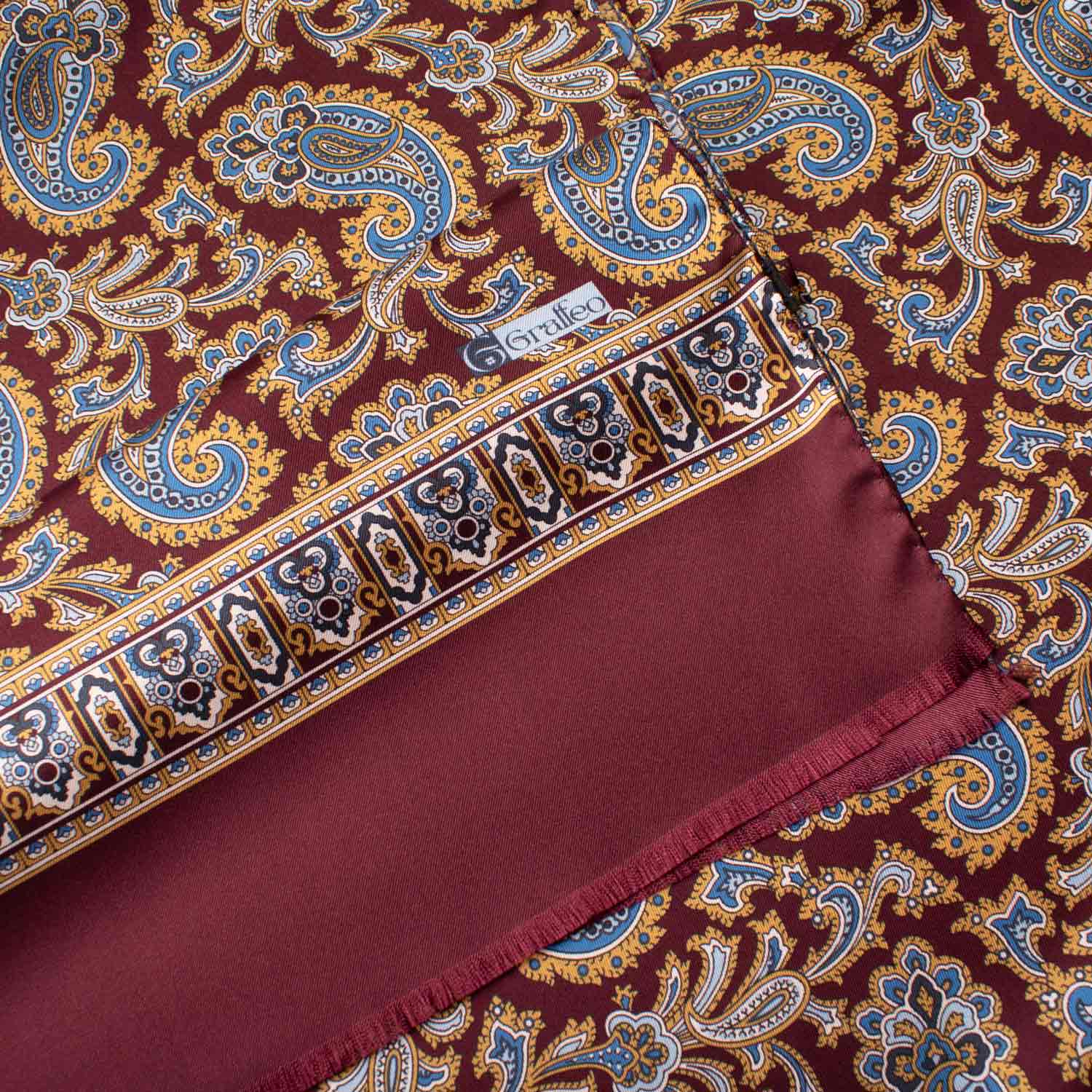 Sciarpa-ad-una-Foglia-di-Seta-Bordeaux-Paisley-Giallo-Senape-Celeste-Bianco-SF47
Dettaglio