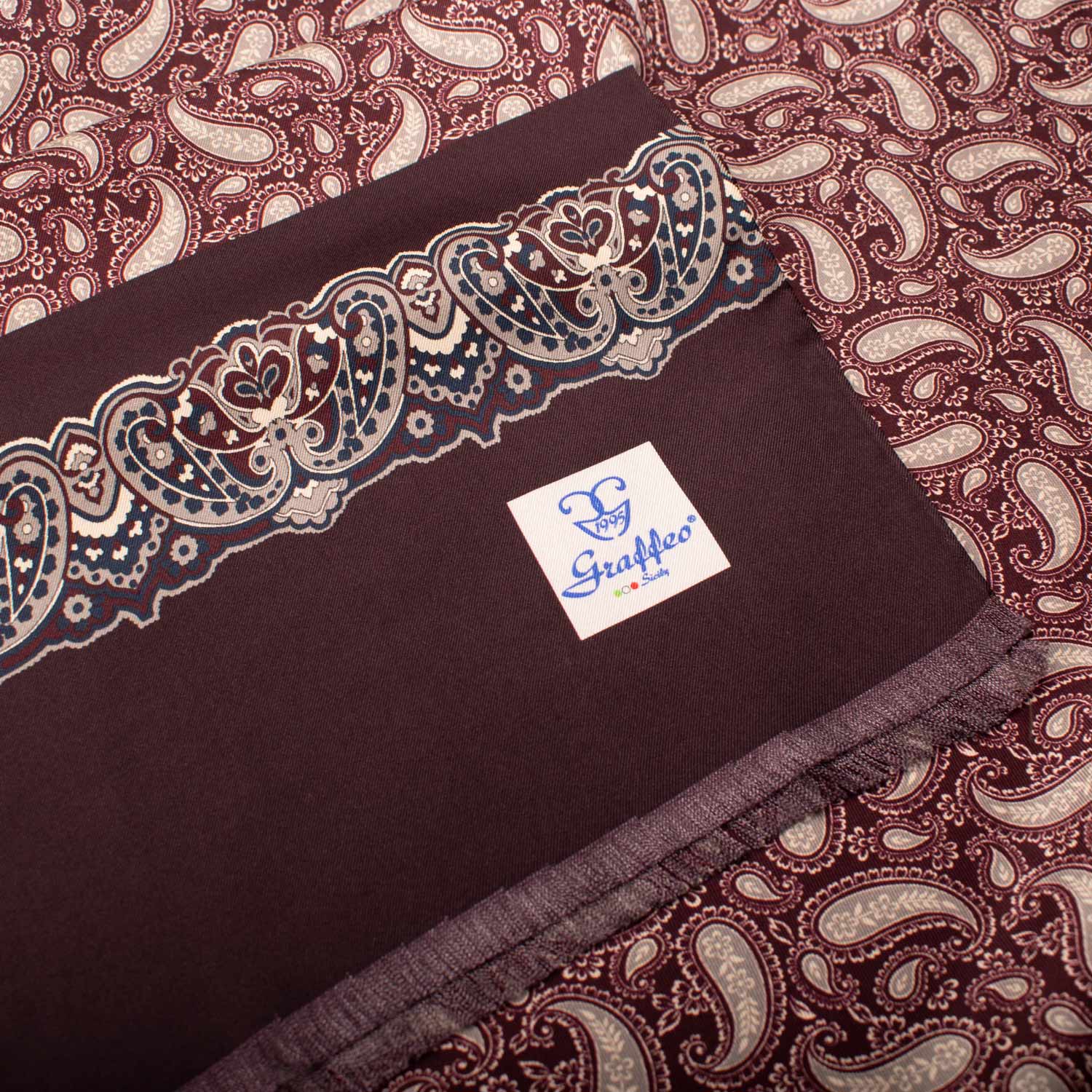 Sciarpa ad una Foglia in Seta Bordeaux Paisley Tono su Tono Grigio Blu Made in Italy Graffeo Cravatte Dettaglio
