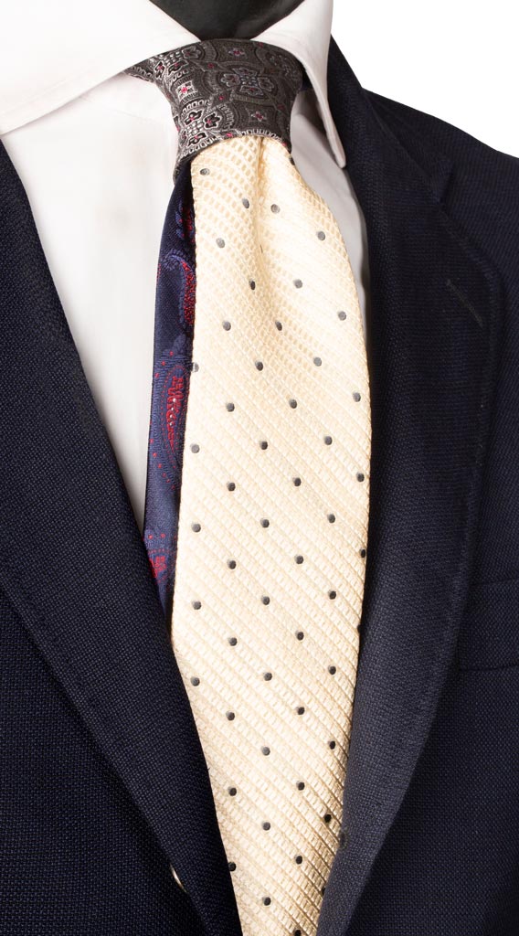 Cravatta Avorio a Pois Grigio Nodo in Contrasto Grigio Fantasia Made in Italy Graffeo Cravatte