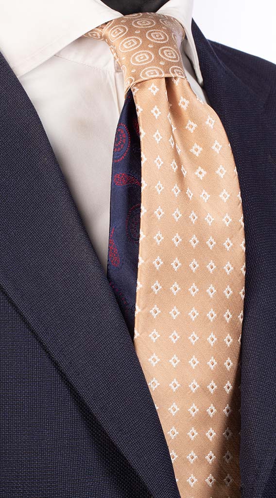 Cravatta Beige Fantasia Bianco Panna Nodo a Contrasto Beige e Bianco Panna Made in Italy Graffeo Cravatte