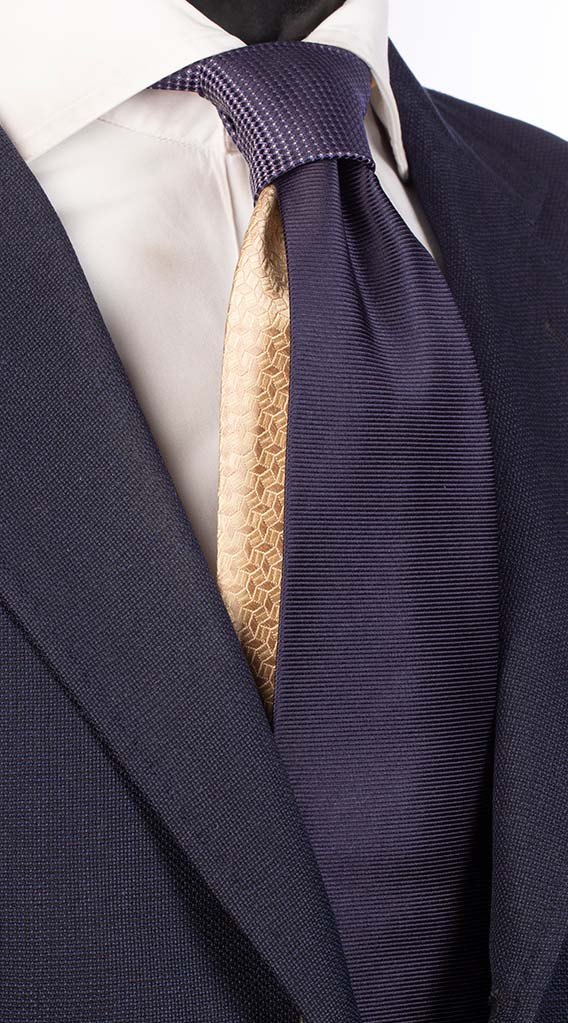 Cravatta Blu Riga Orizzontale Tono Su Tono Nodo Blu Micro Fantasia Viola Bianca Made in italy Graffeo Cravatte