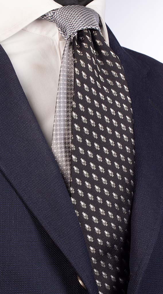 Cravatta Cerimonia Blu Notte Fantasia Grigia Nodo in Contrasto Grigio Blu Made in Italy Graffeo Cravatte