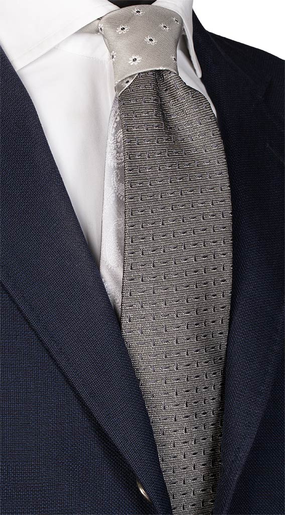 Cravatta Cerimonia Grigia Nodo in Contrasto Grigio a Fiori Made in Italy Graffeo Cravatte