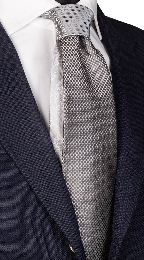 Cravatta Cerimonia Grigio Scuro Pois Grigi Nodo in Contrasto Argento Made in Italy Graffeo Cravatte