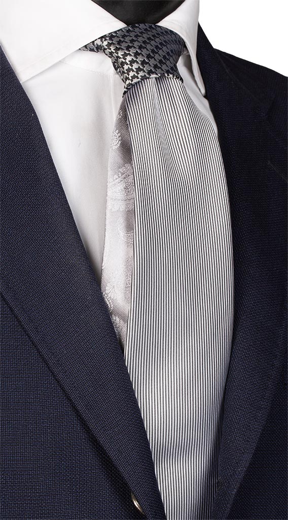 Cravatta Cerimonia a Righe Grigio Argento Nodo in Contrasto Nero Grigio Made in Italy Graffeo Cravatte