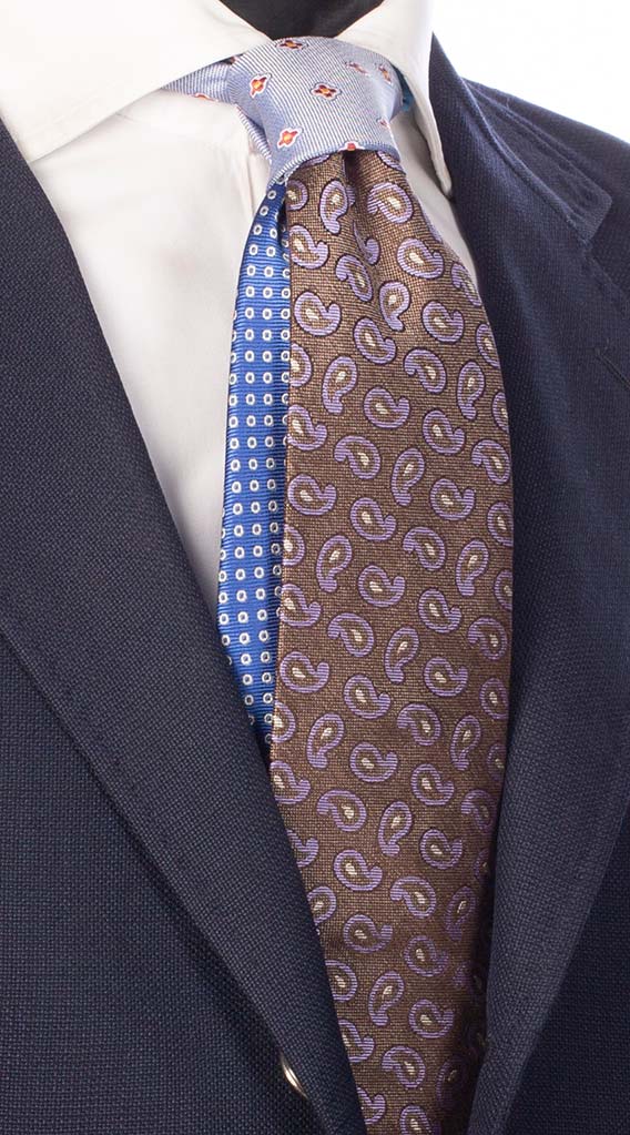 Cravatta Marrone Effetto Vintage Paisley Viola Bianco Nodo in Contrasto Celeste Fantasia Fucsia Bianco Made in Italy Graffeo Cravatte