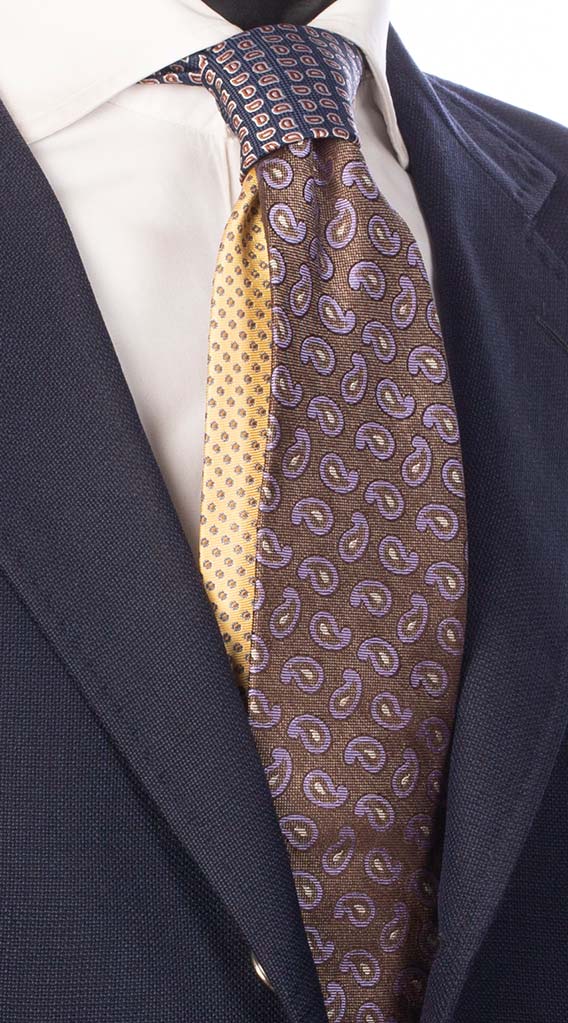 Cravatta Marrone Vintage Paisley Viola Bianco Nodo in Contrasto Blu Paisley Marrone Bianco Made in Italy Graffeo Cravatte