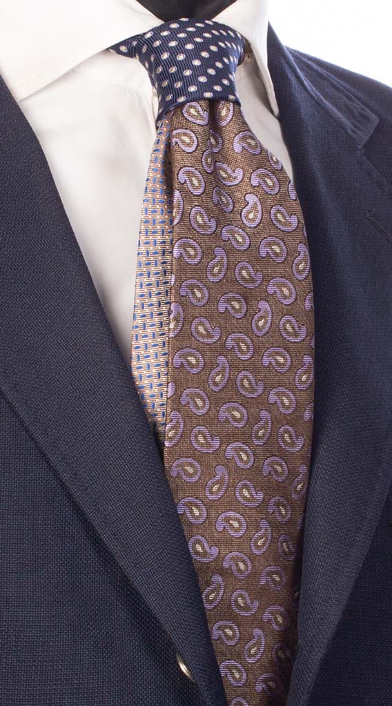 Cravatta Marrone Vintage Paisley Viola Bianco Nodo in Contrasto Blu Pois Viola Bianco Made in Italy Graffeo Cravatte