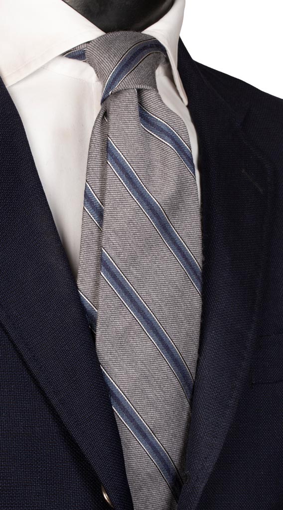 Cravatta Regimental in Lana Seta Grigia Righe Celesti Bianche Blu Navy Made in Italy Graffeo Cravatte