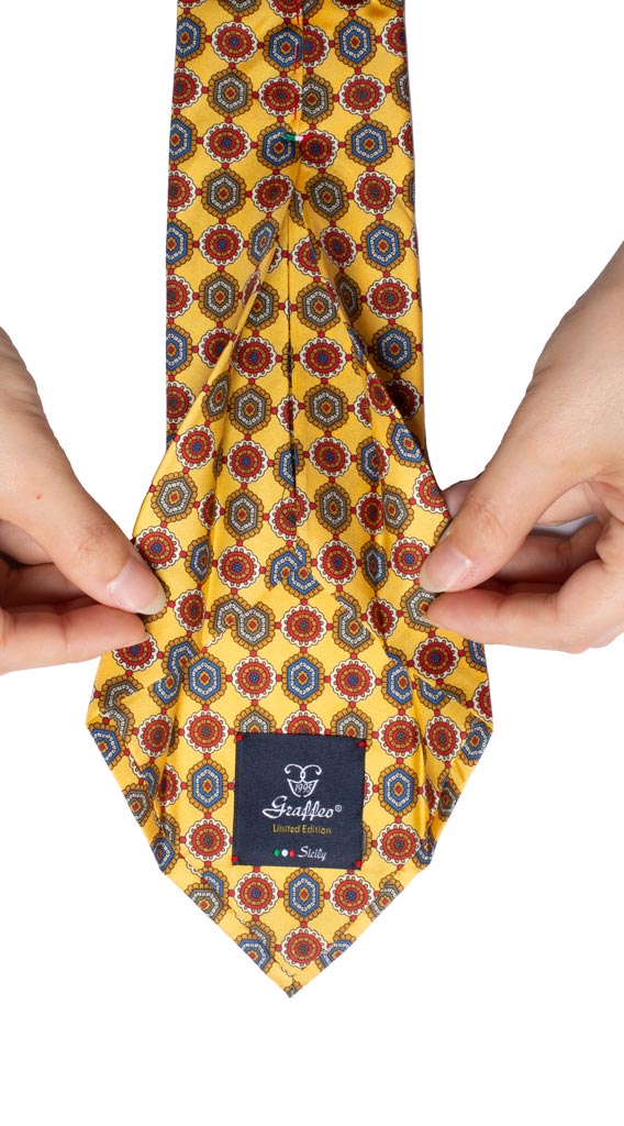 Cravatta Sette Pieghe Stampa di Seta Gialla Fantasia Multicolor Made in Italy Graffeo Cravatte Pala