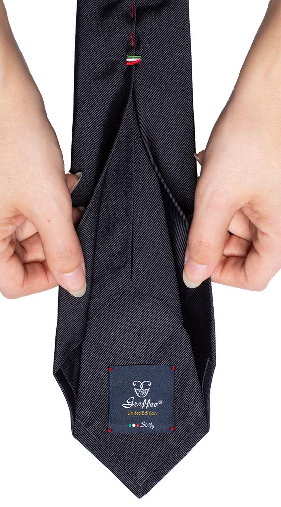 Cravatta Sette Pieghe di Seta Blu con Righe Diagonali Tono Su Tono Made in Italy Graffeo Cravatte Pala