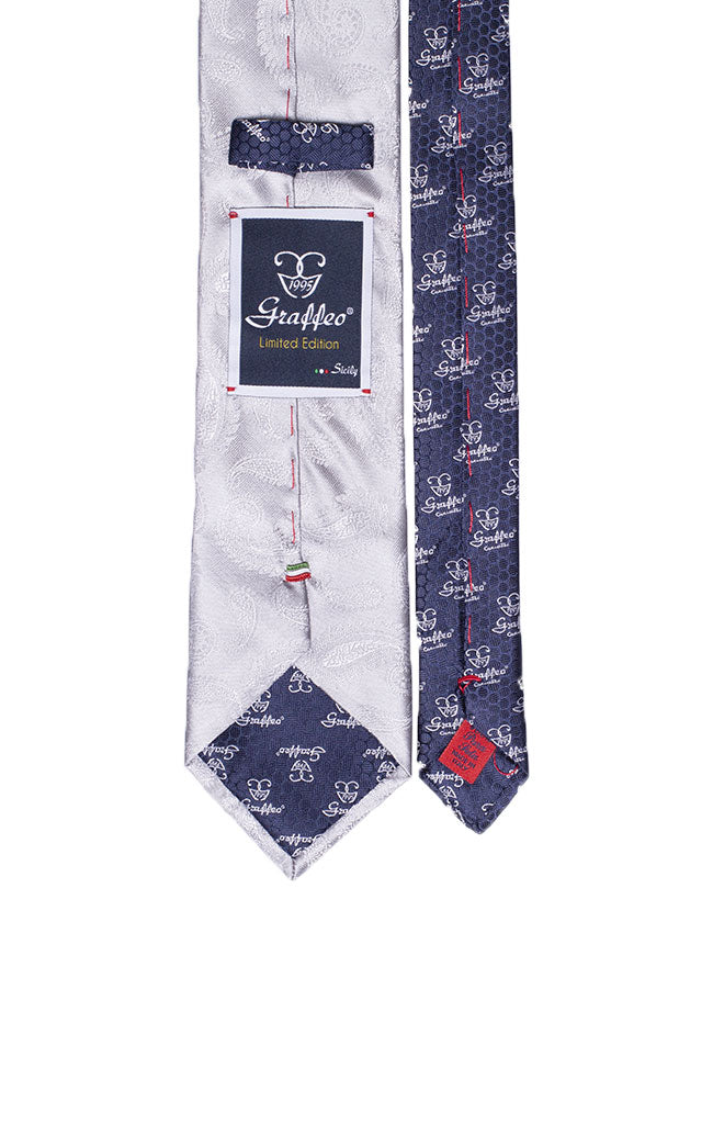 Cravatta Special Grigio Paisley Argento Nodo in Contrasto Blu Paisley Grigio Made in Italy Graffeo Cravatte