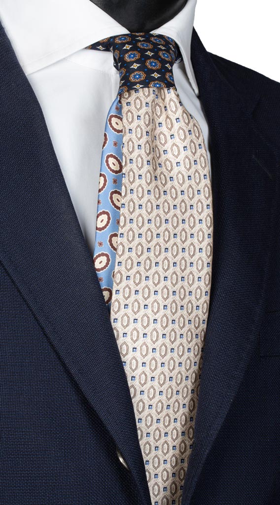 Cravatta Stampa Beige Fantasia Bluette Nodo in Contrasto Blu a Fantasia Made in Italy Graffeo Cravatte