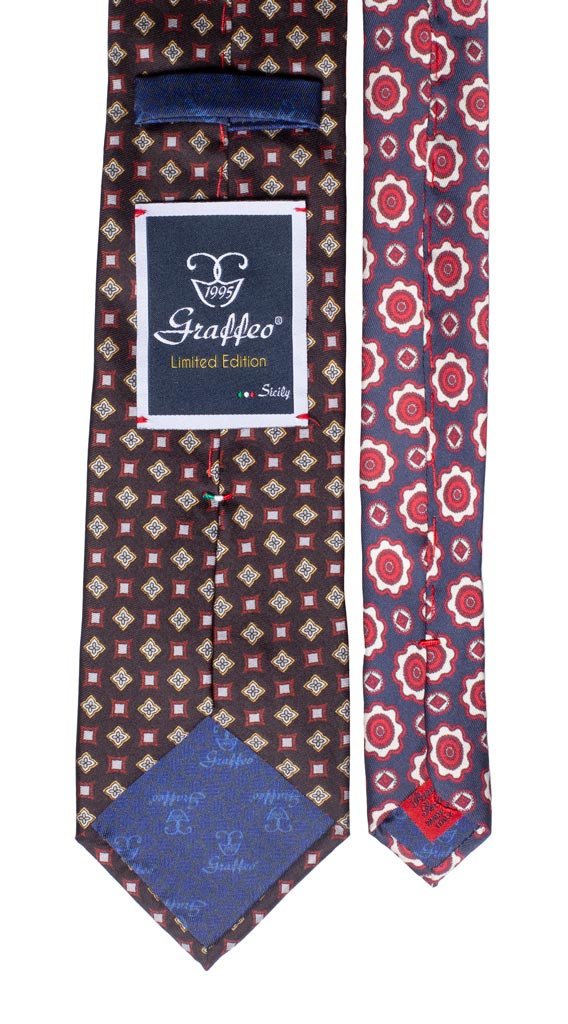 Cravatta Stampa Blu Fantasia Multicolor Nodo in Contrasto Rosso Bordeaux Fantasia Made in Italy Graffeo Cravatte Pala