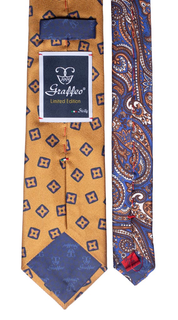 Cravatta Stampa Gialla Senape Fantasia Blu Nodo in Contrasto Blu Fantasia Made in Italy Graffeo Cravatte Pala